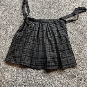 Hot Topic Skirt Womens Medium Black Gray Plaid Suspender Pleated Skater Goth y2k